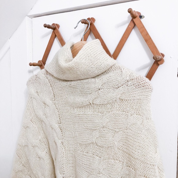 Cream Poncho - Picture 2 of 5